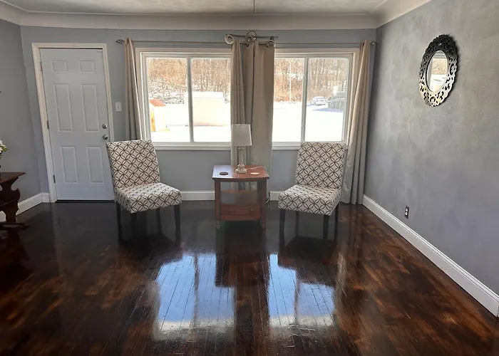 A Huge Sprawling House On A Large Lot -15 Minutes To St Louis Holiday home *