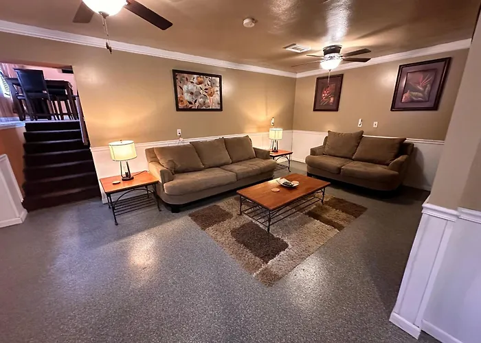 Holiday home A Huge Sprawling House On A Large Lot -15 Minutes To St Louis Belleville
