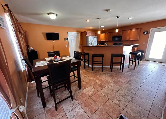 A Huge Sprawling House On A Large Lot -15 Minutes To St Louis