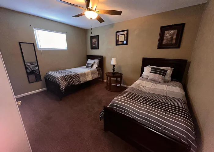 Holiday home A Huge Sprawling House On A Large Lot -15 Minutes To St Louis Belleville
