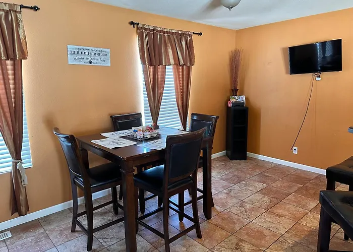 A Huge Sprawling House On A Large Lot -15 Minutes To St Louis Holiday home Belleville