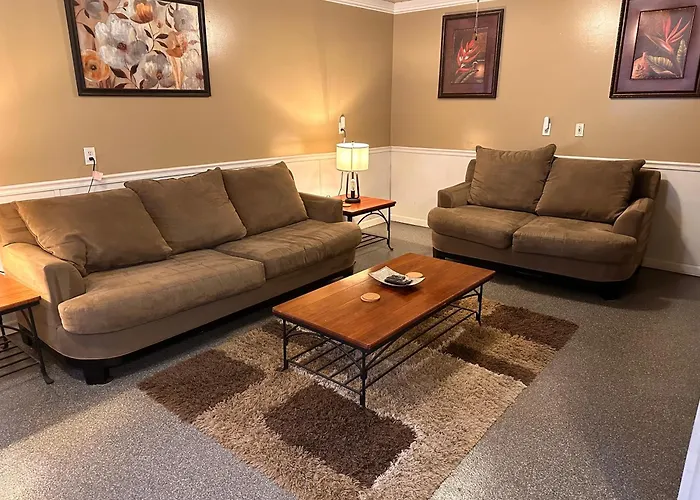 A Huge Sprawling House On A Large Lot -15 Minutes To St Louis Holiday home