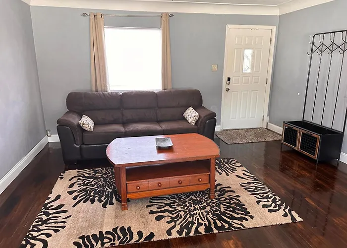 Holiday home A Huge Sprawling House On A Large Lot -15 Minutes To St Louis *