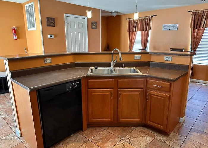 Holiday home A Huge Sprawling House On A Large Lot -15 Minutes To St Louis Belleville