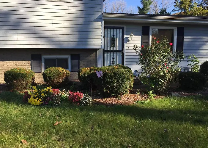 A Huge Sprawling House On A Large Lot -15 Minutes To St Louis Holiday home Belleville